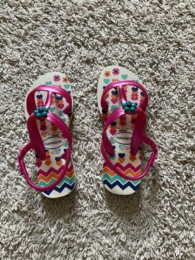 Havaianas Floral Straps Sandals. Size: EU 33-34 (US 2Y). Color: Blue Pink.